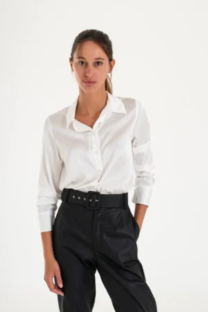 Camisa satinada fluida con tajos laterales (16511)