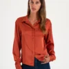Camisa satinada con botones ocultos (16516)