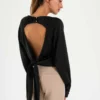 Blusa de satén espalda descubierta 16526