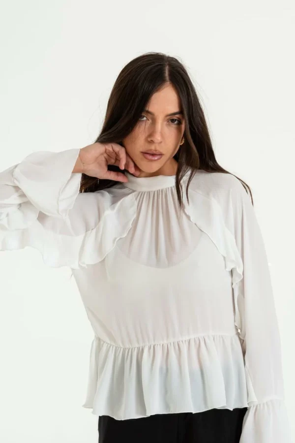 Blusa de crepé manga ranglan, con recorte y volados (16534)