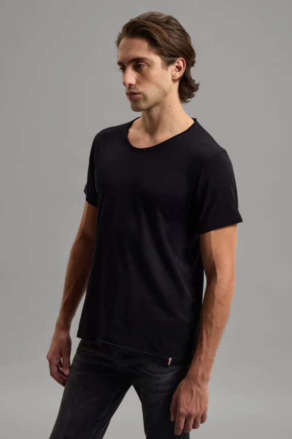 REMERA BÁSICA F02